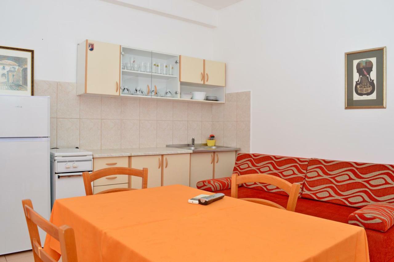 Apartments Macak Novalja Exterior foto
